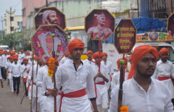 सोमाटणे येथे आयोजित दुर्गामाता दौडला नागरिकांचा उत्स्फूर्त प्रतिसाद; भगव्या झेंड्यांसह गावभर जल्लोष.
